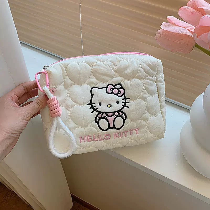 Sanrio™ Puffy Cloud Makeup Bag
Soft and Adorable Multi-Use Pouch – Perfect for Cosmetics, Travel, and Everyday Storage