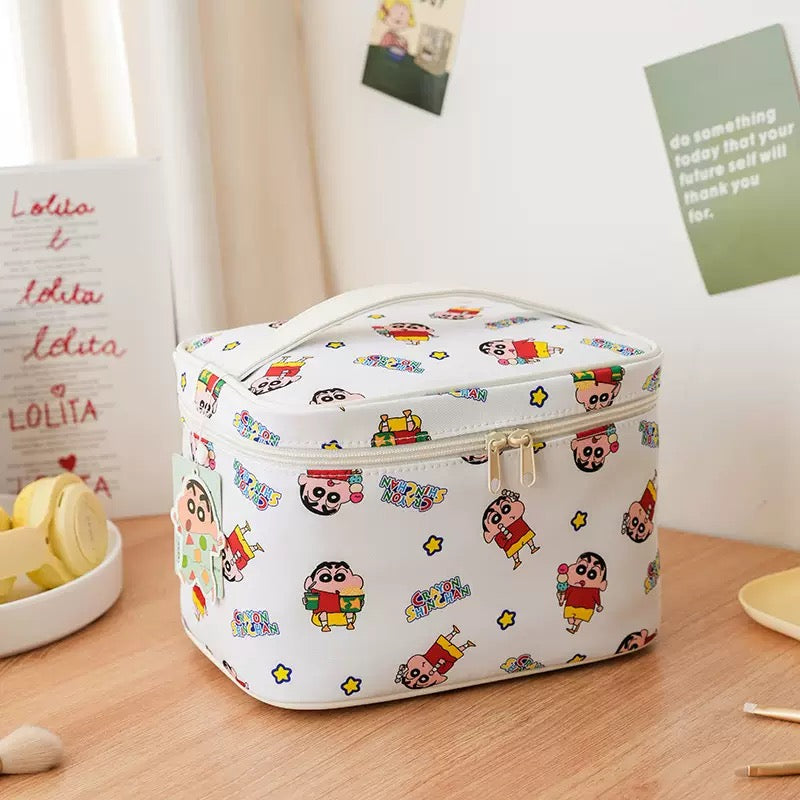 Crayon Shin-chan™ Travel Toiletry & Skincare Bag
Spacious, Multi-Compartment Organizer with Handle – Perfect for Travel & Daily Use