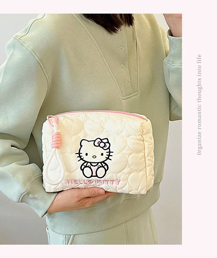Sanrio™ Puffy Cloud Makeup Bag
Soft and Adorable Multi-Use Pouch – Perfect for Cosmetics, Travel, and Everyday Storage