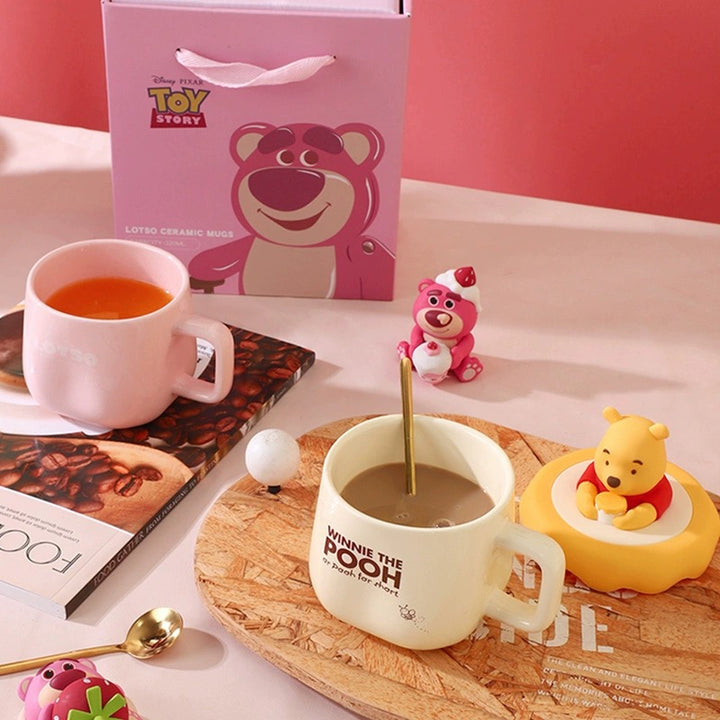 Disney™️ Lotso 🍓 & Winnie the Pooh Lidded Mug With Lid, Spoon & Gift Box